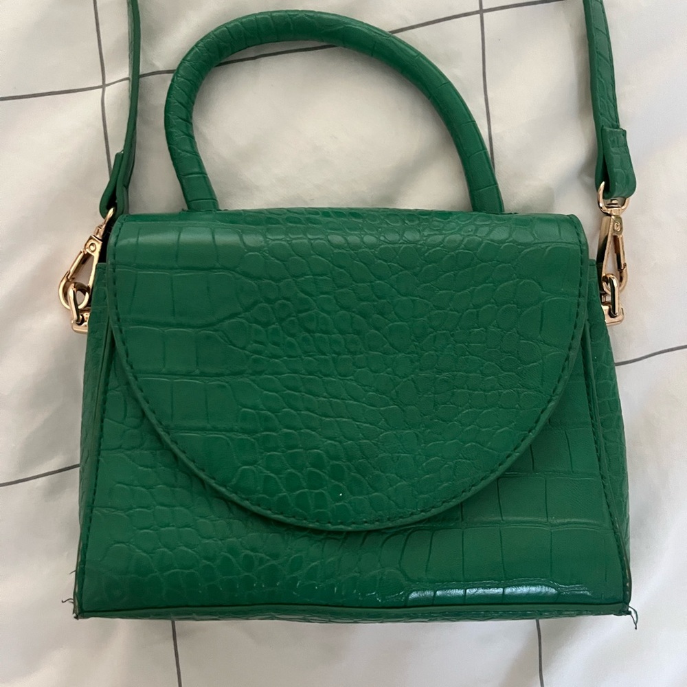 Statement bag Green Crocodile cross body w/ removable straps